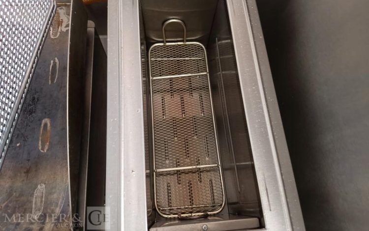 NISSAN INTERSTAR 2.3 DCI 150CV EQUIPE FOOD TRUCK AVEC EQUIPEMENTS DE CUISINE  HB-656-XM