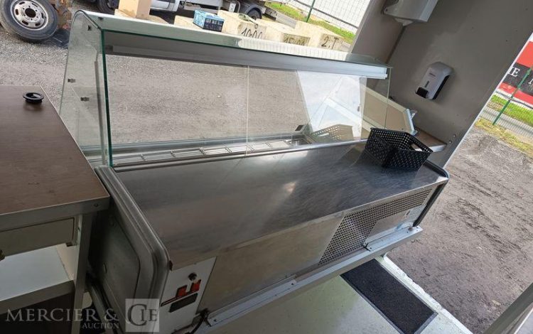 NISSAN INTERSTAR 2.3 DCI 150CV EQUIPE FOOD TRUCK AVEC EQUIPEMENTS DE CUISINE  HB-656-XM