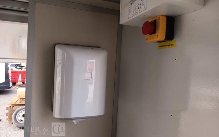 NISSAN INTERSTAR 2.3 DCI 150CV EQUIPE FOOD TRUCK AVEC EQUIPEMENTS DE CUISINE  HB-656-XM