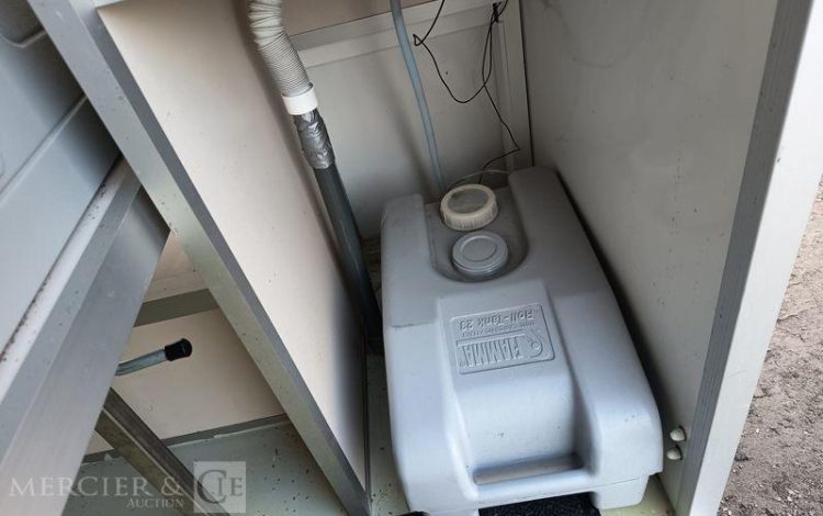 NISSAN INTERSTAR 2.3 DCI 150CV EQUIPE FOOD TRUCK AVEC EQUIPEMENTS DE CUISINE  HB-656-XM