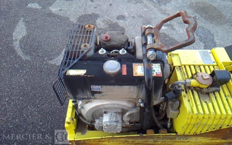 AMMAN PLAQUE VIBRANTE THERMIQUE 400KG JAUNE SD254