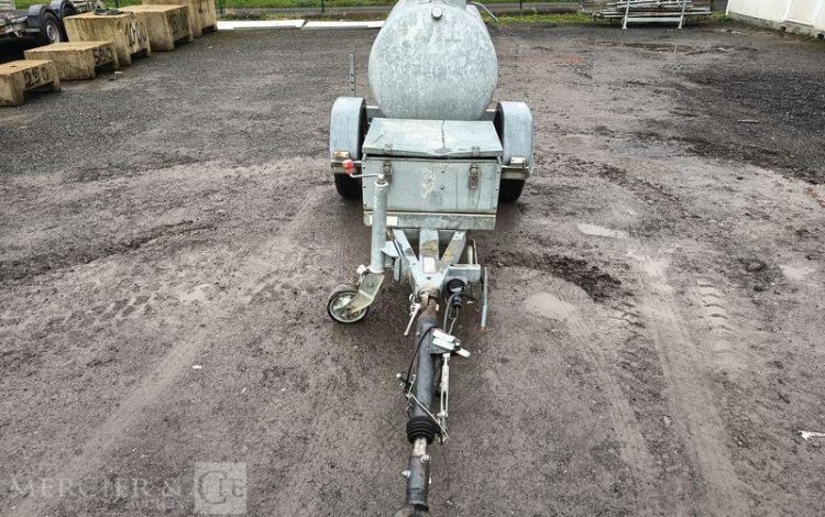 HUBIERE REMORQUE TONNE A EAU 500 LITRES AVEC POMPE A EAU ELECTRIQUE –  TON010005