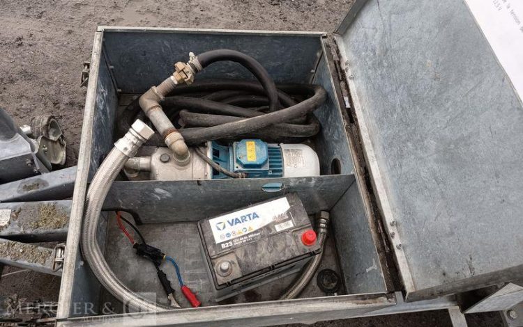 HUBIERE REMORQUE TONNE A EAU 500 LITRES AVEC POMPE A EAU ELECTRIQUE –  TON010005