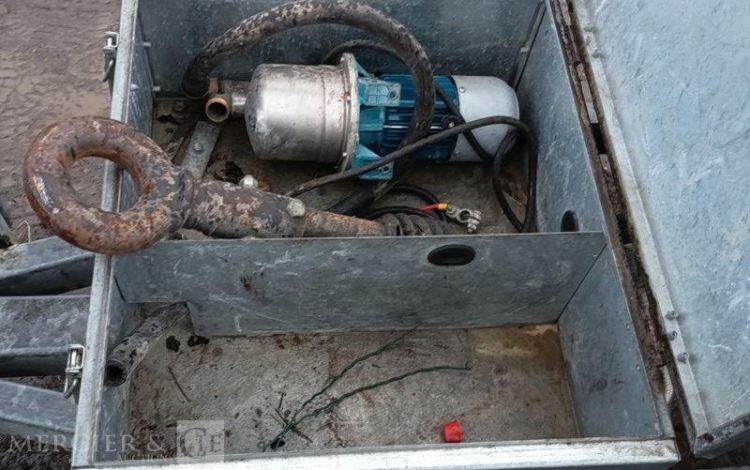 HUBIERE REMORQUE TONNE A EAU 500 LITRES AVEC POMPE A EAU ELECTRIQUE –  TON010006