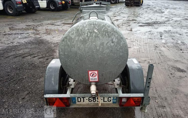 HUBIERE REMORQUE TONNE A EAU 500 LITRES AVEC POMPE A EAU ELECTRIQUE –  TON010007