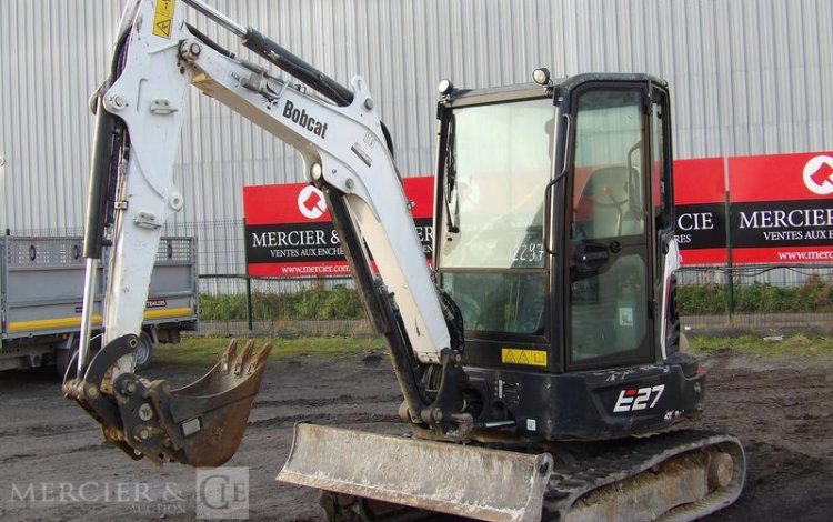 BOBCAT MINI PELLE SUR CHENILLES E27 DIESEL 2T6 – HORAMETRE : 193 HEURES – ANNEE 2023  12297