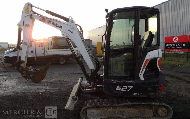 BOBCAT MINI PELLE SUR CHENILLES E27 DIESEL 2T6 – HORAMETRE : 193 HEURES – ANNEE 2023  12297