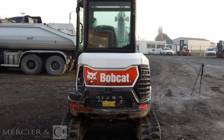 BOBCAT MINI PELLE SUR CHENILLES E27 DIESEL 2T6 – HORAMETRE : 193 HEURES – ANNEE 2023  12297