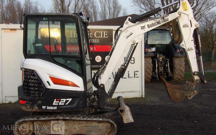 BOBCAT MINI PELLE SUR CHENILLES E27 DIESEL 2T6 – HORAMETRE : 193 HEURES – ANNEE 2023  12297