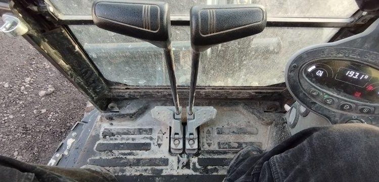 BOBCAT MINI PELLE SUR CHENILLES E27 DIESEL 2T6 – HORAMETRE : 193 HEURES – ANNEE 2023  12297