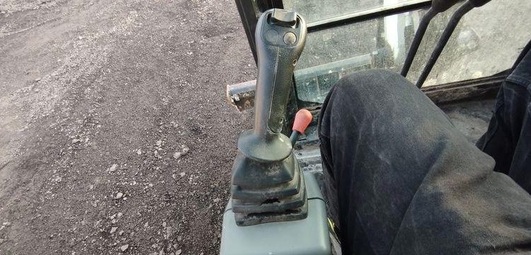 BOBCAT MINI PELLE SUR CHENILLES E27 DIESEL 2T6 – HORAMETRE : 193 HEURES – ANNEE 2023  12297