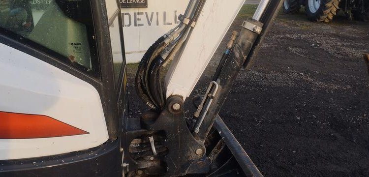 BOBCAT MINI PELLE SUR CHENILLES E27 DIESEL 2T6 – HORAMETRE : 193 HEURES – ANNEE 2023  12297