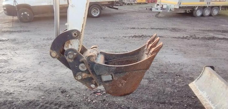 BOBCAT MINI PELLE SUR CHENILLES E27 DIESEL 2T6 – HORAMETRE : 193 HEURES – ANNEE 2023  12297