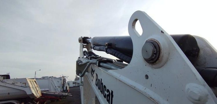 BOBCAT MINI PELLE SUR CHENILLES E27 DIESEL 2T6 – HORAMETRE : 193 HEURES – ANNEE 2023  12297