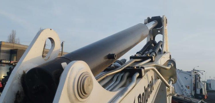 BOBCAT MINI PELLE SUR CHENILLES E27 DIESEL 2T6 – HORAMETRE : 193 HEURES – ANNEE 2023  12297