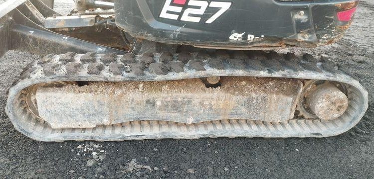 BOBCAT MINI PELLE SUR CHENILLES E27 DIESEL 2T6 – HORAMETRE : 193 HEURES – ANNEE 2023  12297