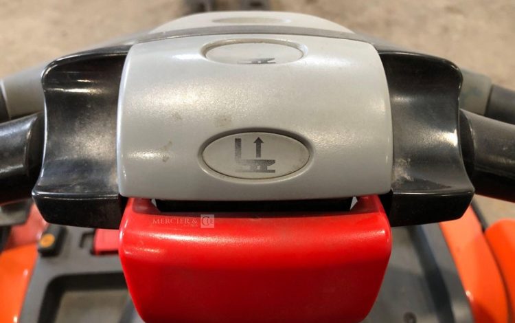 TOYOTA LPE220  YD20946