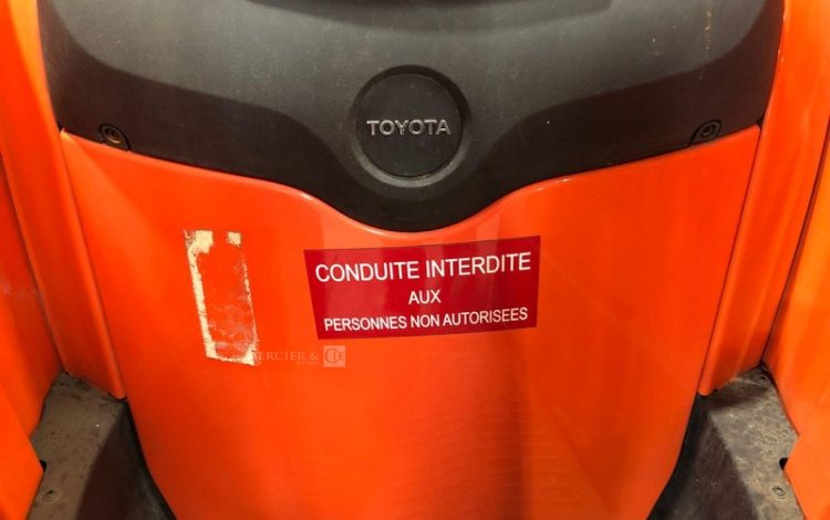 TOYOTA LPE220  YD20946