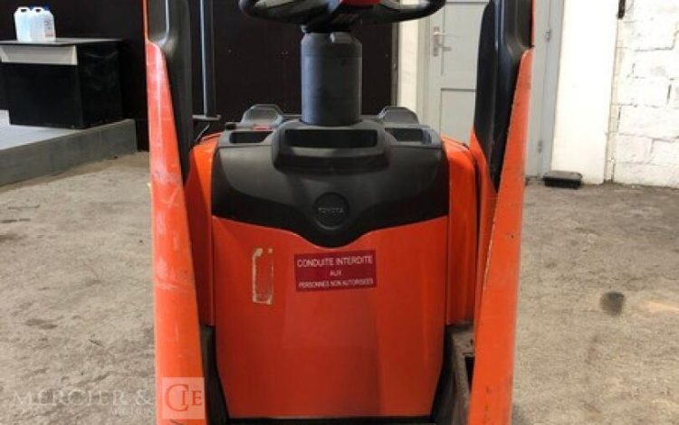 TOYOTA LPE220  YD20946