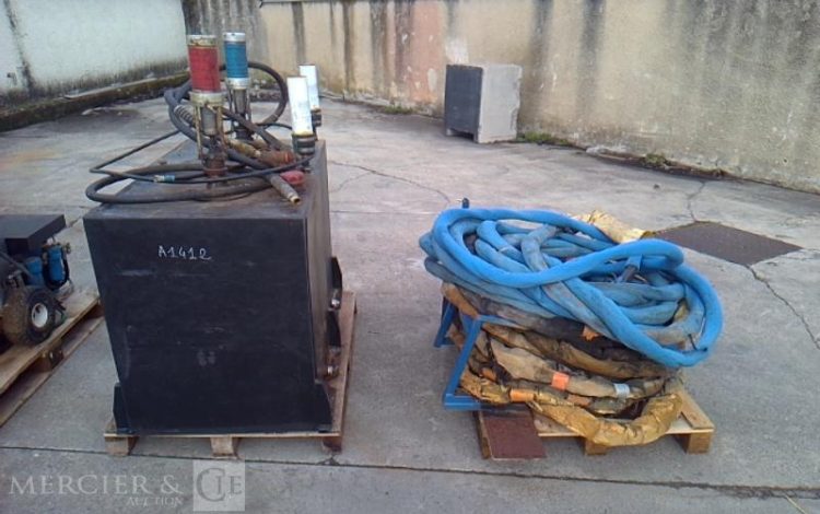 GRACO MACHINE A PULVERISER MOUSSE POLYURETHANE REACTOR  E-30 BLEU A1412