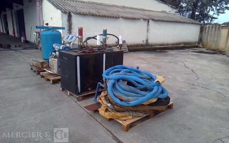 GRACO MACHINE A PULVERISER MOUSSE POLYURETHANE REACTOR  E-30 BLEU A1412