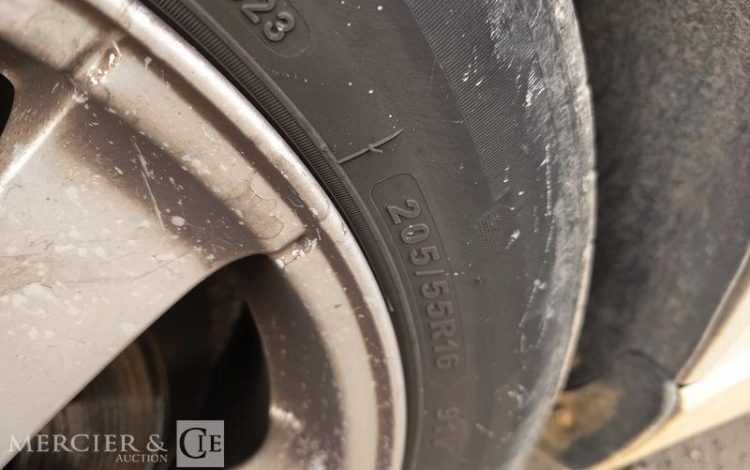 VOLVO S40 1,6 D 110 FEELING – DIESEL – 232872 KMS – ANNEE 2009 GRIS AD-064-DE