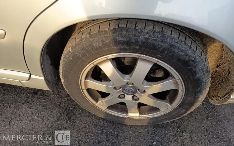 VOLVO S40 1,6 D 110 FEELING – DIESEL – 232872 KMS – ANNEE 2009 GRIS AD-064-DE