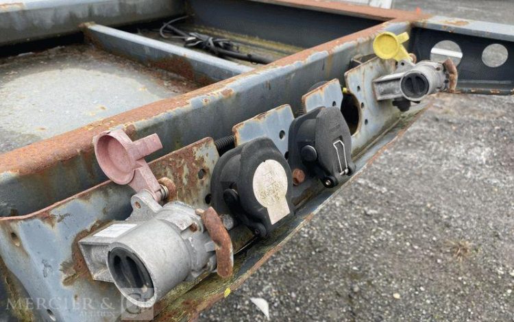 LECITRAILER SREM 3 ESS 42T PORTE CONTENEUR – pour pieces sans CG  AL-925-GG