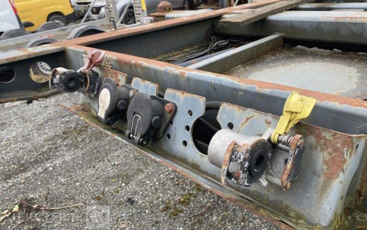 LECITRAILER SREM 3 ESS 42T PORTE CONTENEUR – pour pieces sans CG  AL-925-GG