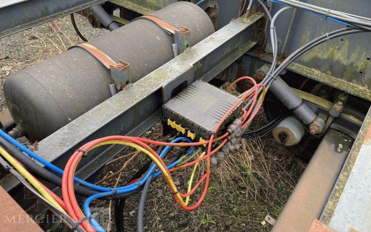 LECITRAILER SREM 3 ESS 42T PORTE CONTENEUR – pour pieces sans CG  AL-925-GG