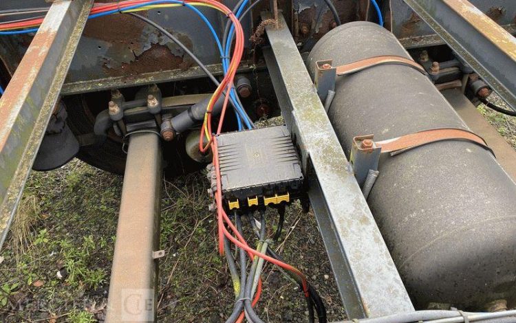 LECITRAILER SREM 3 ESS 42T PORTE CONTENEUR – pour pieces sans CG  AL-925-GG