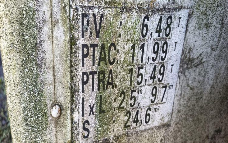 RENAULT MIDLUM 180 DXi CAISSE – PTAC : 11,99 TONNES – DIESEL – ANNEE 2006 BLANC BE-734-SV