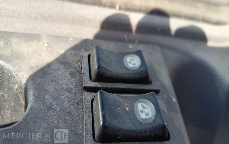 RENAULT MIDLUM 180 DXi CAISSE – PTAC : 11,99 TONNES – DIESEL – ANNEE 2006 BLANC BE-734-SV