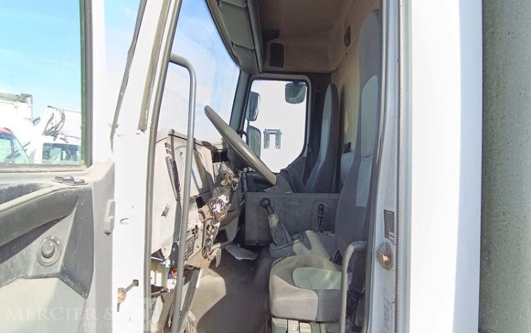 RENAULT MIDLUM 180 DXi CAISSE – PTAC : 11,99 TONNES – DIESEL – ANNEE 2006 BLANC BE-734-SV