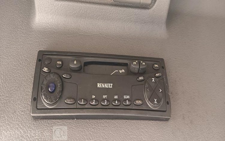 RENAULT MIDLUM 180 DXi CAISSE – PTAC : 11,99 TONNES – DIESEL – ANNEE 2006 BLANC BE-734-SV