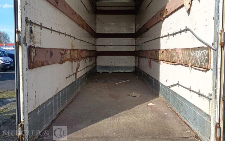 RENAULT MIDLUM 180 DXi CAISSE – PTAC : 11,99 TONNES – DIESEL – ANNEE 2006 BLANC BE-734-SV