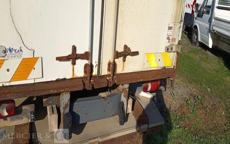 RENAULT MIDLUM 180 DXi CAISSE – PTAC : 11,99 TONNES – DIESEL – ANNEE 2006 BLANC BE-734-SV