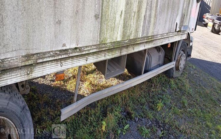 RENAULT MIDLUM 180 DXi CAISSE – PTAC : 11,99 TONNES – DIESEL – ANNEE 2006 BLANC BE-734-SV