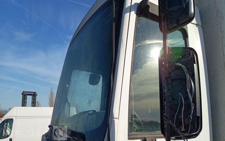 RENAULT MIDLUM 180 DXi CAISSE – PTAC : 11,99 TONNES – DIESEL – ANNEE 2006 BLANC BE-734-SV