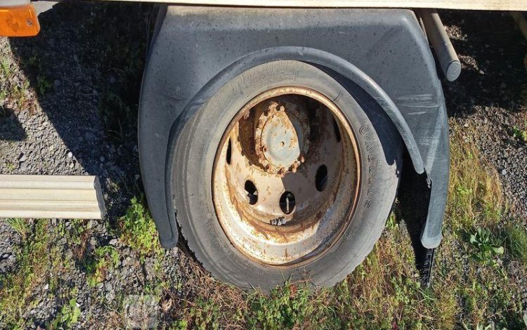 RENAULT MIDLUM 180 DXi CAISSE – PTAC : 11,99 TONNES – DIESEL – ANNEE 2006 BLANC BE-734-SV