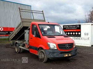 MERCEDES SPRINTER II 2,2D 129 CV BENNE AVEC COFFRE ACIER DIESEL – 171526 KMS – ANNEE 2013 ROUGE CZ-452-QJ