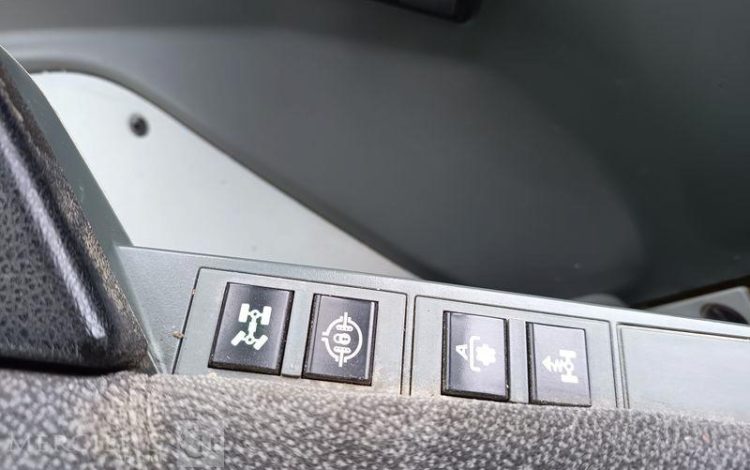 CLAAS TRACTEUR AGRICOLE AXION 810 – DIESEL – 6253 HEURES – ANNEE 2013  DB-071-VG