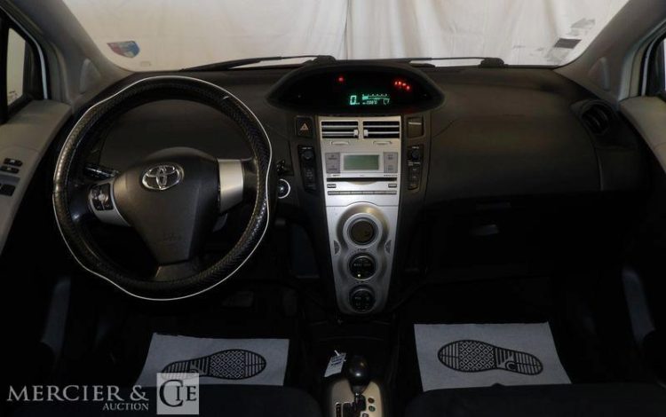 TOYOTA YARIS 1,4 D4D 90 LUNA PACK BVA BLANC DG-027-JT