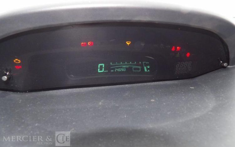 TOYOTA YARIS 1,4 D4D 90 LUNA PACK BVA BLANC DG-027-JT