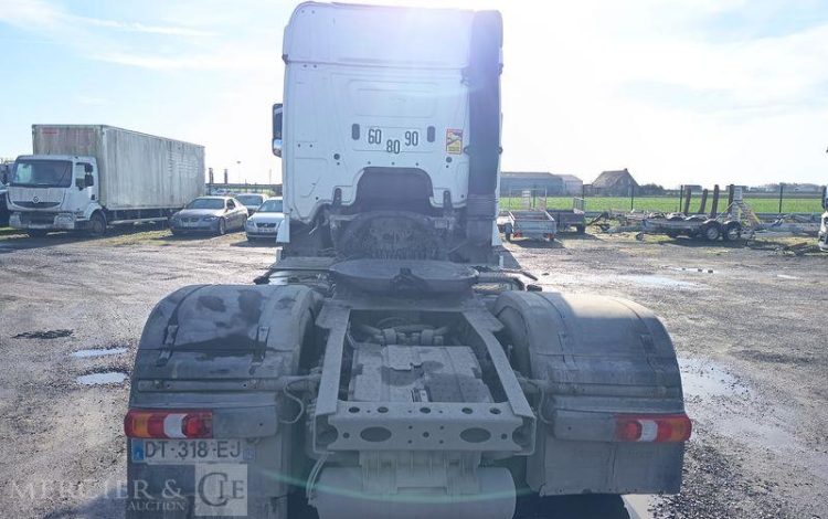 MERCEDES ACTROS 1845 – PTRA : 44 TONNES – DIESEL – 664614 KMS – ANNEE 2015 BLANC DT-318-EJ