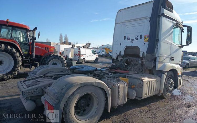 MERCEDES ACTROS 1845 – PTRA : 44 TONNES – DIESEL – 664614 KMS – ANNEE 2015 BLANC DT-318-EJ