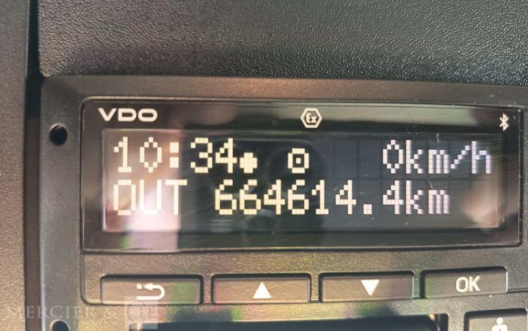 MERCEDES ACTROS 1845 – PTRA : 44 TONNES – DIESEL – 664614 KMS – ANNEE 2015 BLANC DT-318-EJ