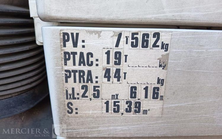 MERCEDES ACTROS 1845 – PTRA : 44 TONNES – DIESEL – 664614 KMS – ANNEE 2015 BLANC DT-318-EJ