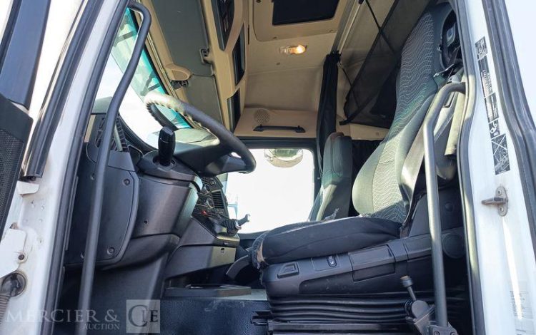 MERCEDES ACTROS 1845 – PTRA : 44 TONNES – DIESEL – 664614 KMS – ANNEE 2015 BLANC DT-318-EJ