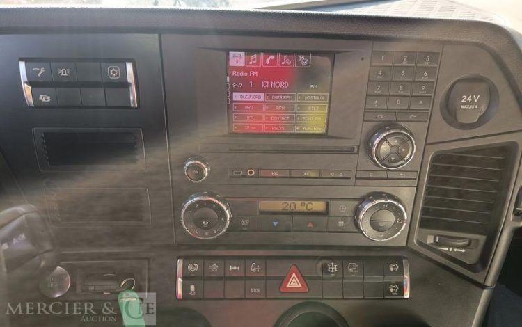 MERCEDES ACTROS 1845 – PTRA : 44 TONNES – DIESEL – 664614 KMS – ANNEE 2015 BLANC DT-318-EJ